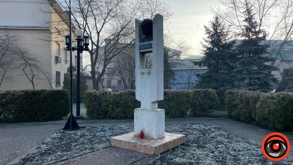 Випереджаючи час: перший пам’ятник Бандері був у Коломиї ще до розпаду союзу