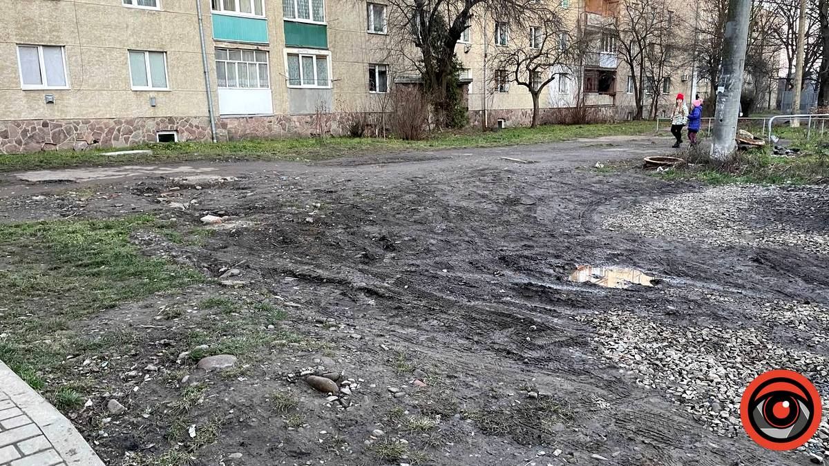 Мікрорайон Богуна в Коломиї ніяк не дочекається ремонтів доріг 1