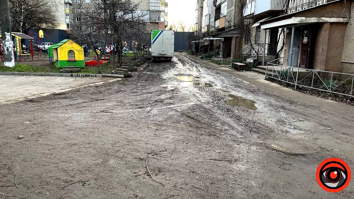 Мікрорайон Богуна в Коломиї ніяк не дочекається ремонтів доріг 4