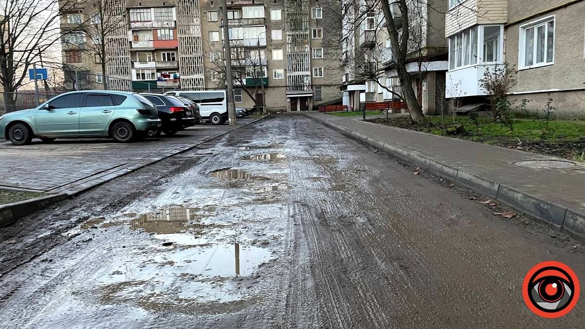 Мікрорайон Богуна в Коломиї ніяк не дочекається ремонтів доріг 10