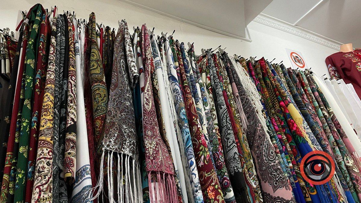 Де купити та скільки коштує у Коломиї хустка на різдвяні свята? 5