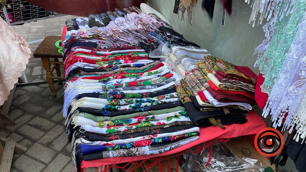 Де купити та скільки коштує у Коломиї хустка на різдвяні свята? 3