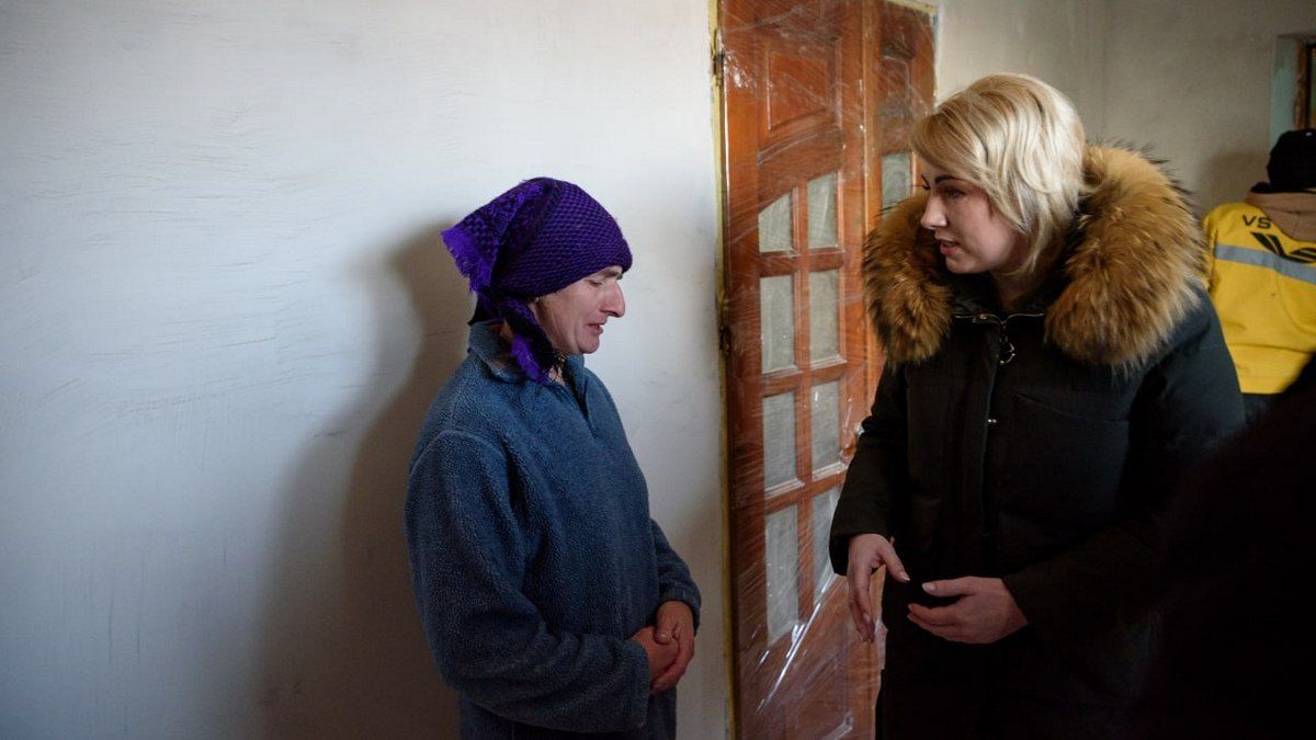 Зі світу по нитці: розбитий ракетою будинок на Прикарпатті відремонтували 1