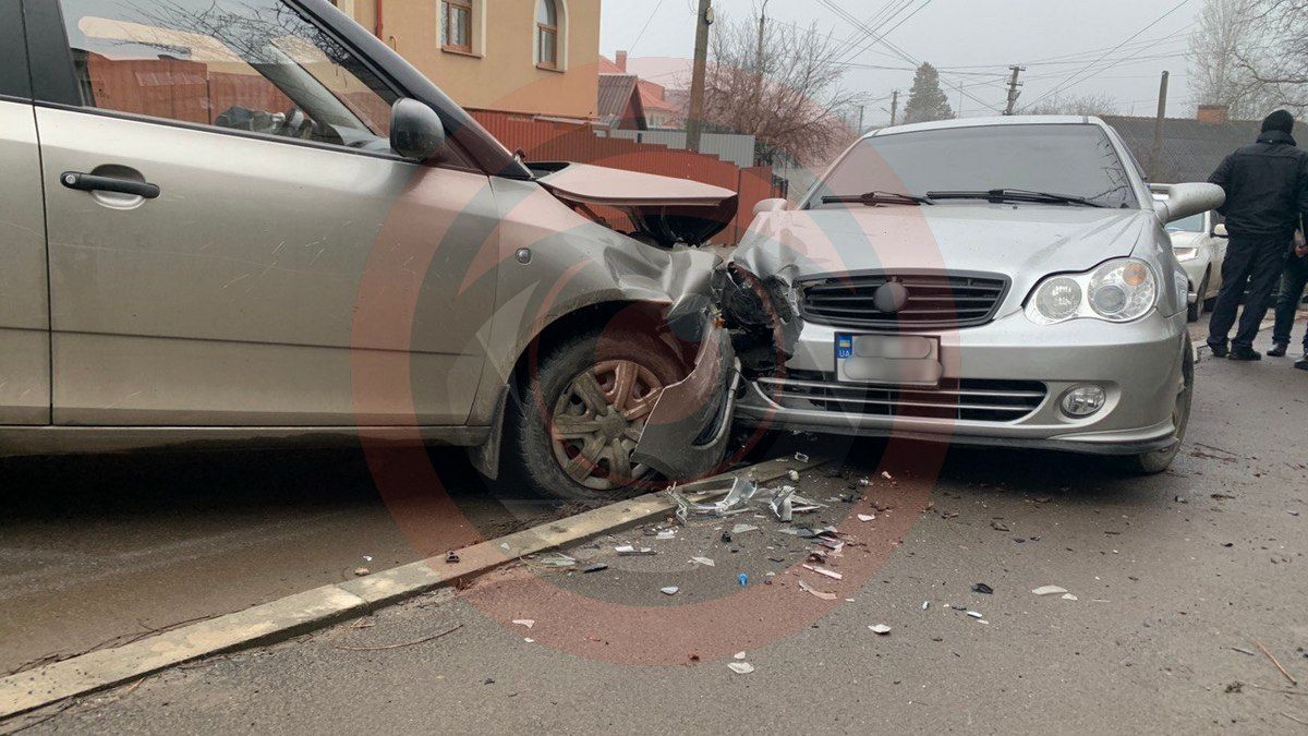 Ще одна ДТП у Коломиї: автівки зіткнулись на повороті 1