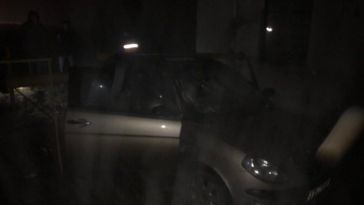 В Коломийській громаді автомобіль в'їхав у газовий пункт 4