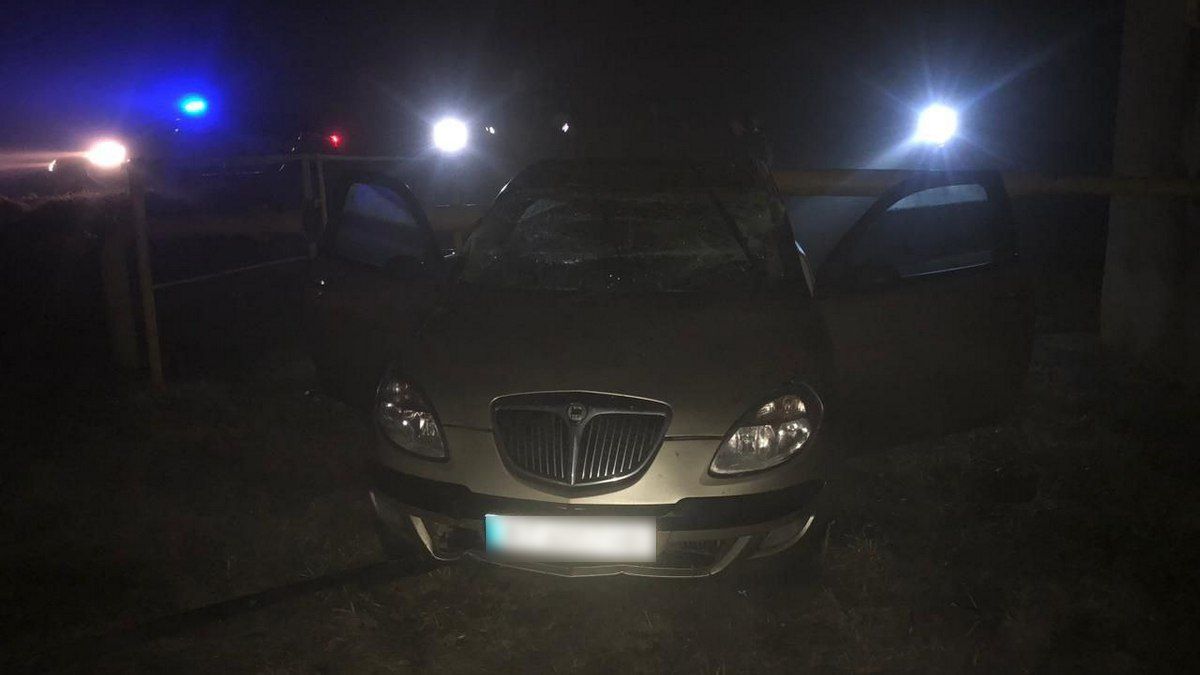 В Коломийській громаді автомобіль в'їхав у газовий пункт 3