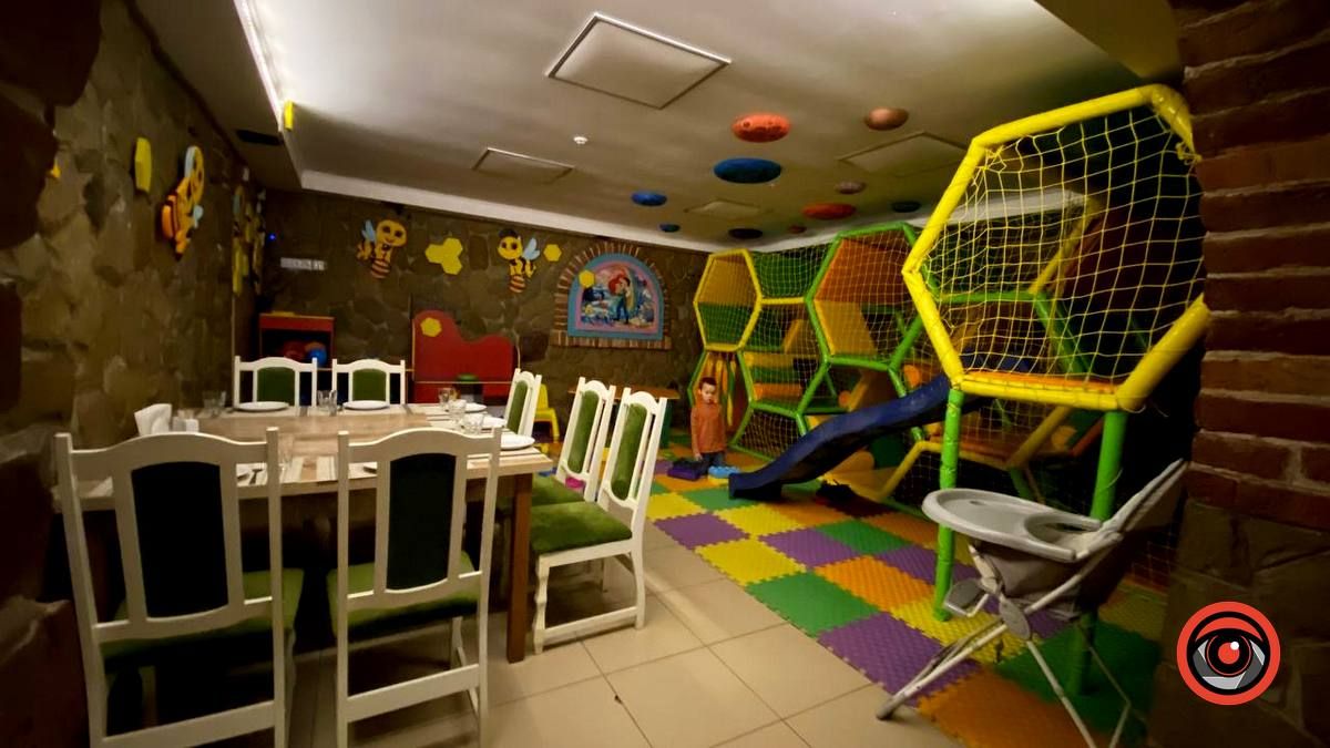 Добірка закладів з дитячими кімнатами у Коломиї 15