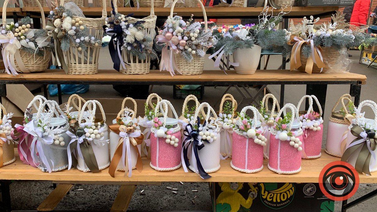 Водохреще 2023: які банки для води можна придбати в Коломиї та скільки коштують? 2