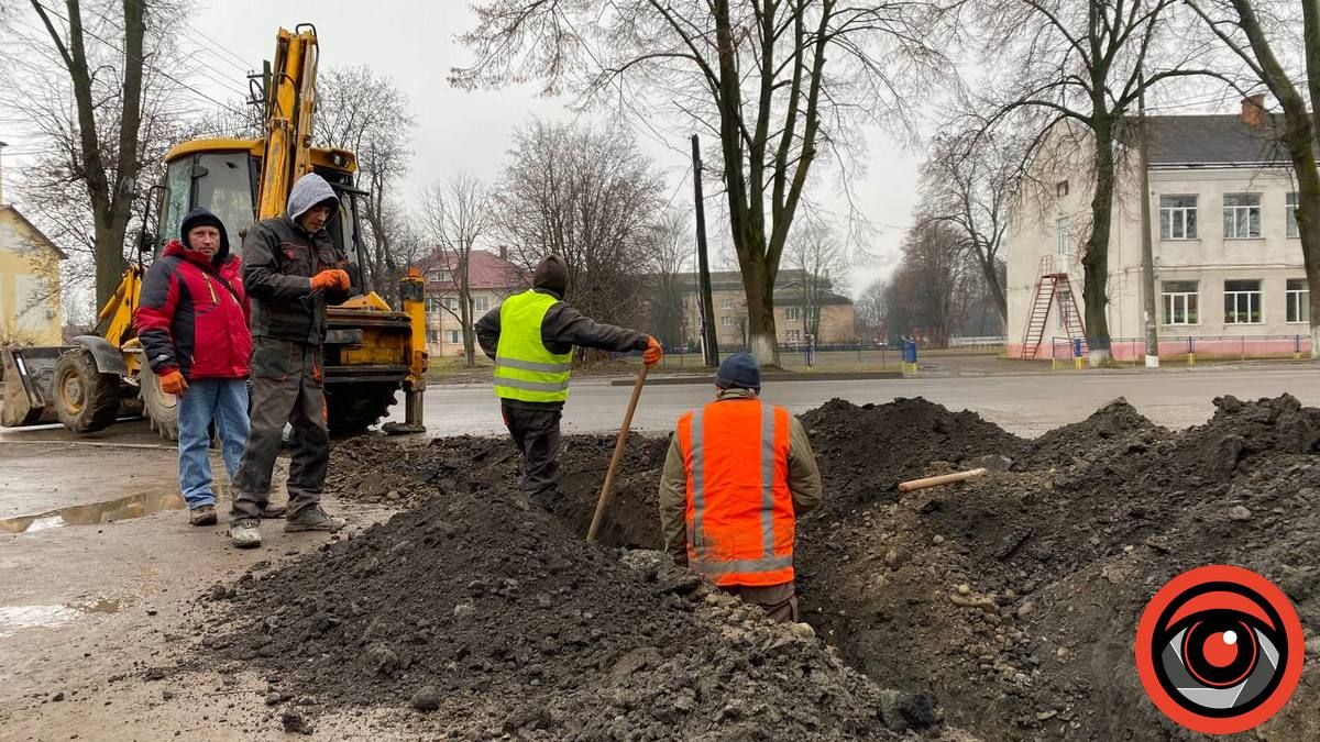 У Коломиї по вул. Мазепи рух ускладнений через прокладання комунікацій на бічній вулиці 4