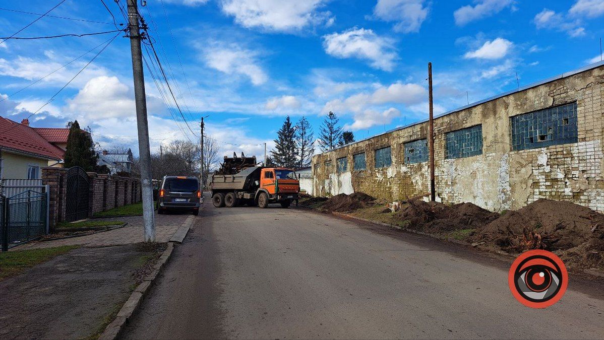 На вулиці Ковцуняка перекрили дорогу