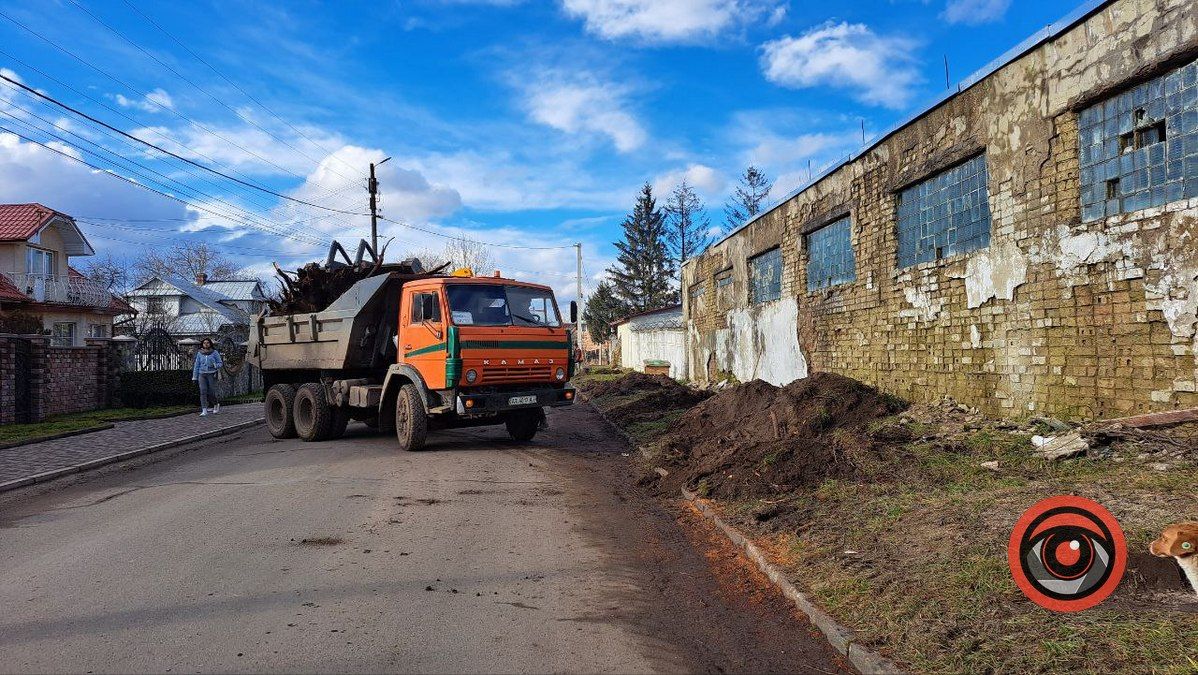 На вулиці Ковцуняка перекрили дорогу 2
