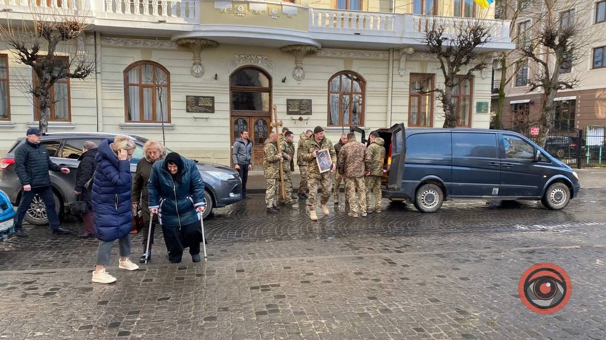 Траурний кортеж з тілом Мирослава Симчича прибув до Катедрального собору 2