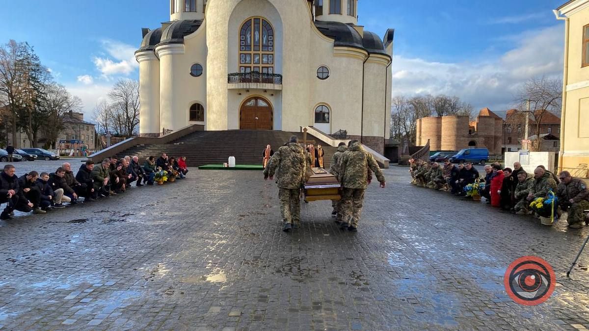 Траурний кортеж з тілом Мирослава Симчича прибув до Катедрального собору 3
