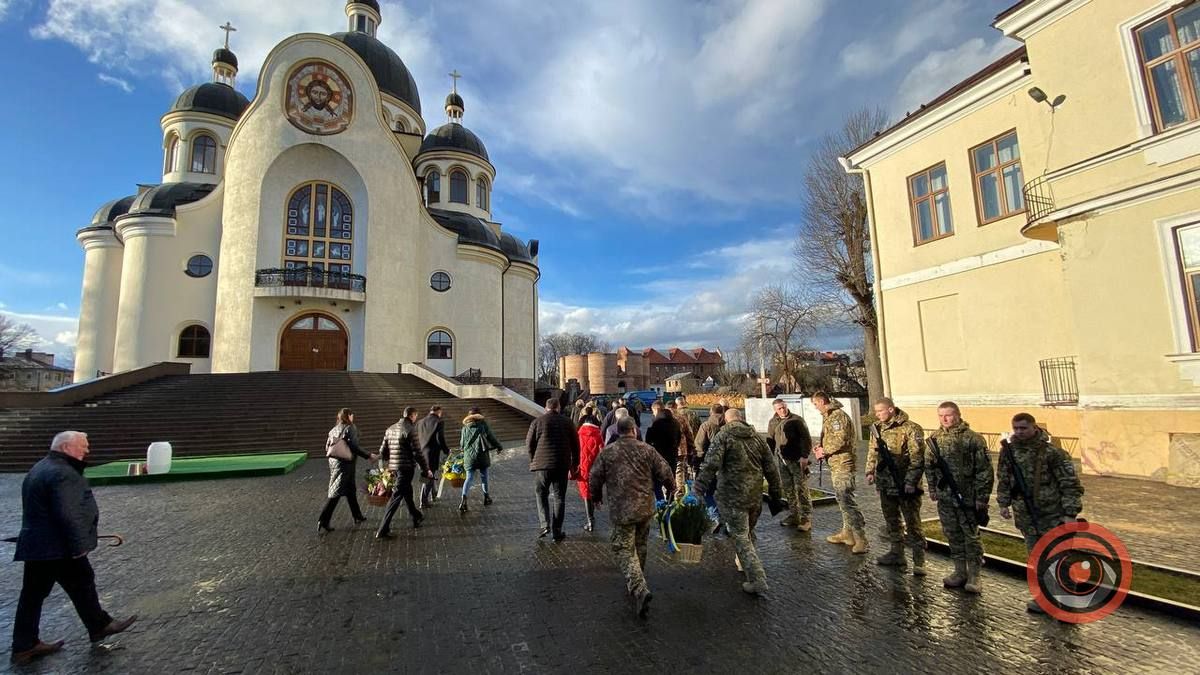 Траурний кортеж з тілом Мирослава Симчича прибув до Катедрального собору 1
