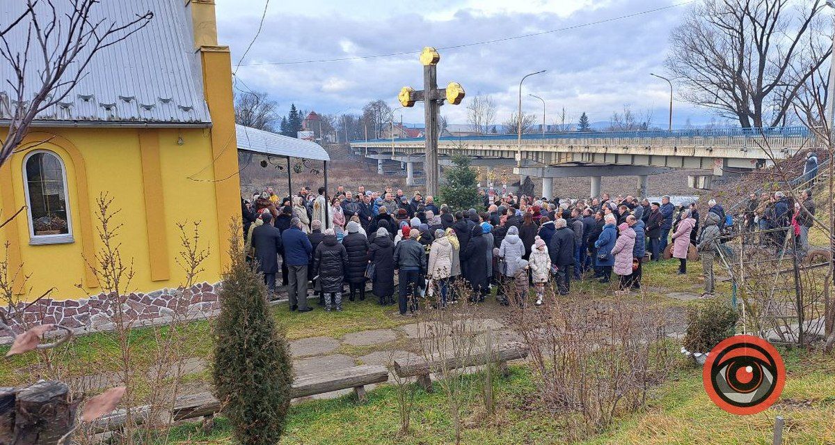 Біля річки Прут у Коломиї освячували воду 1