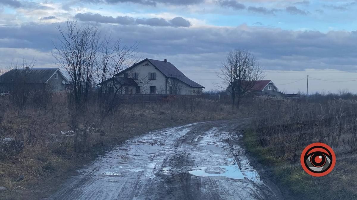 Мешканці урочища "Левади" у Воскресінцях страждають через багнюку на дорогах 4