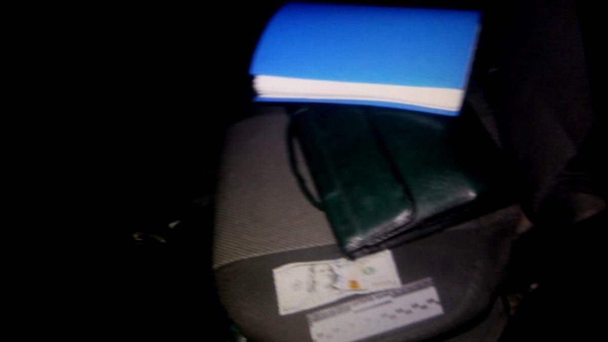 Був п'яний за кермом і хотів відкупитися за 100 $: у Шепарівцях зупинили водія 2