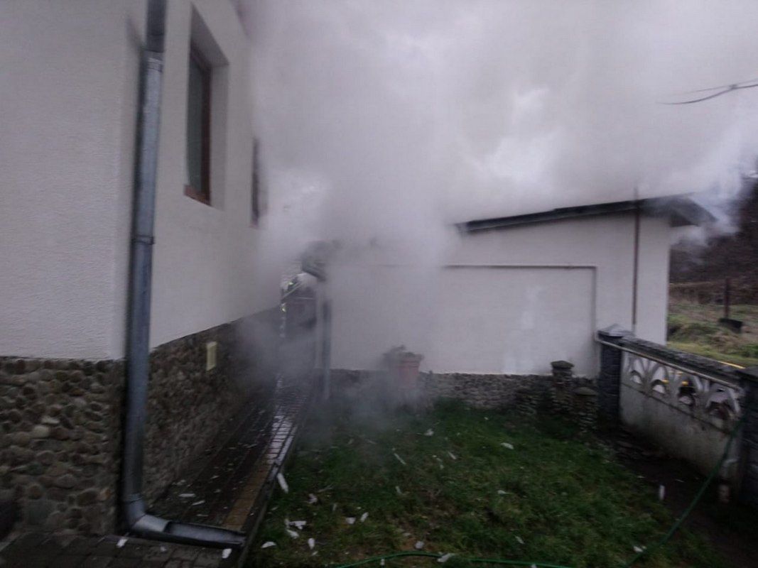 У Снятині палав гараж 2