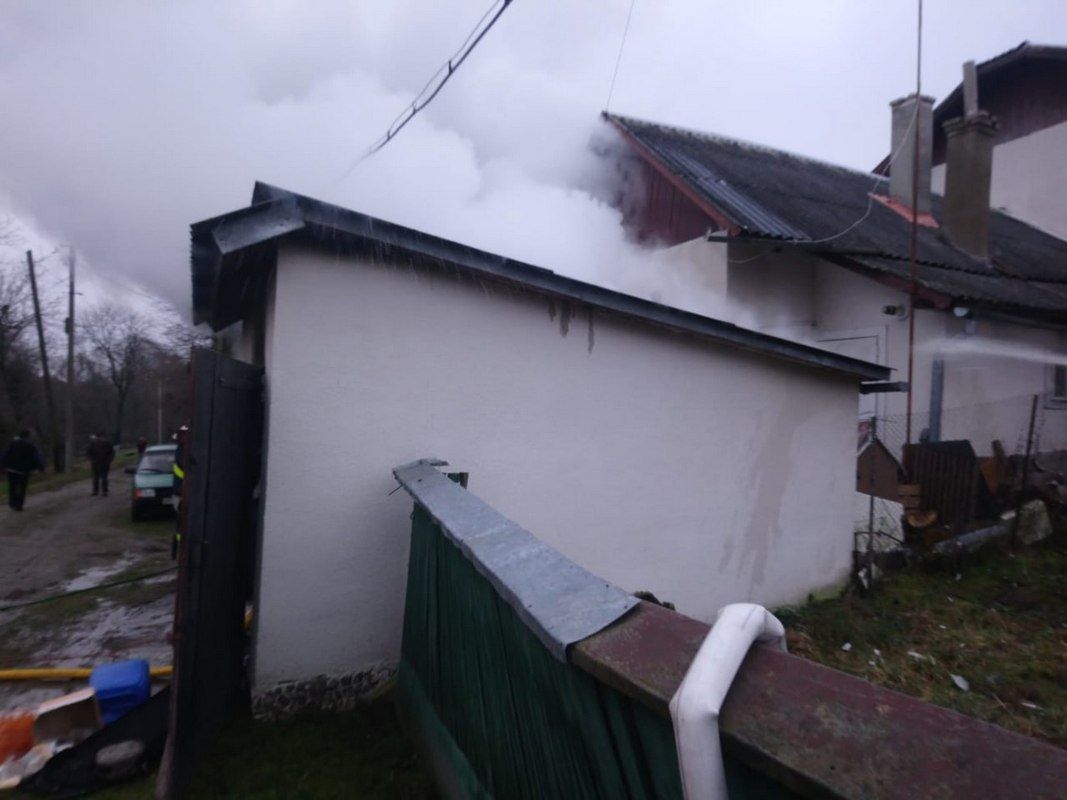 У Снятині палав гараж 1