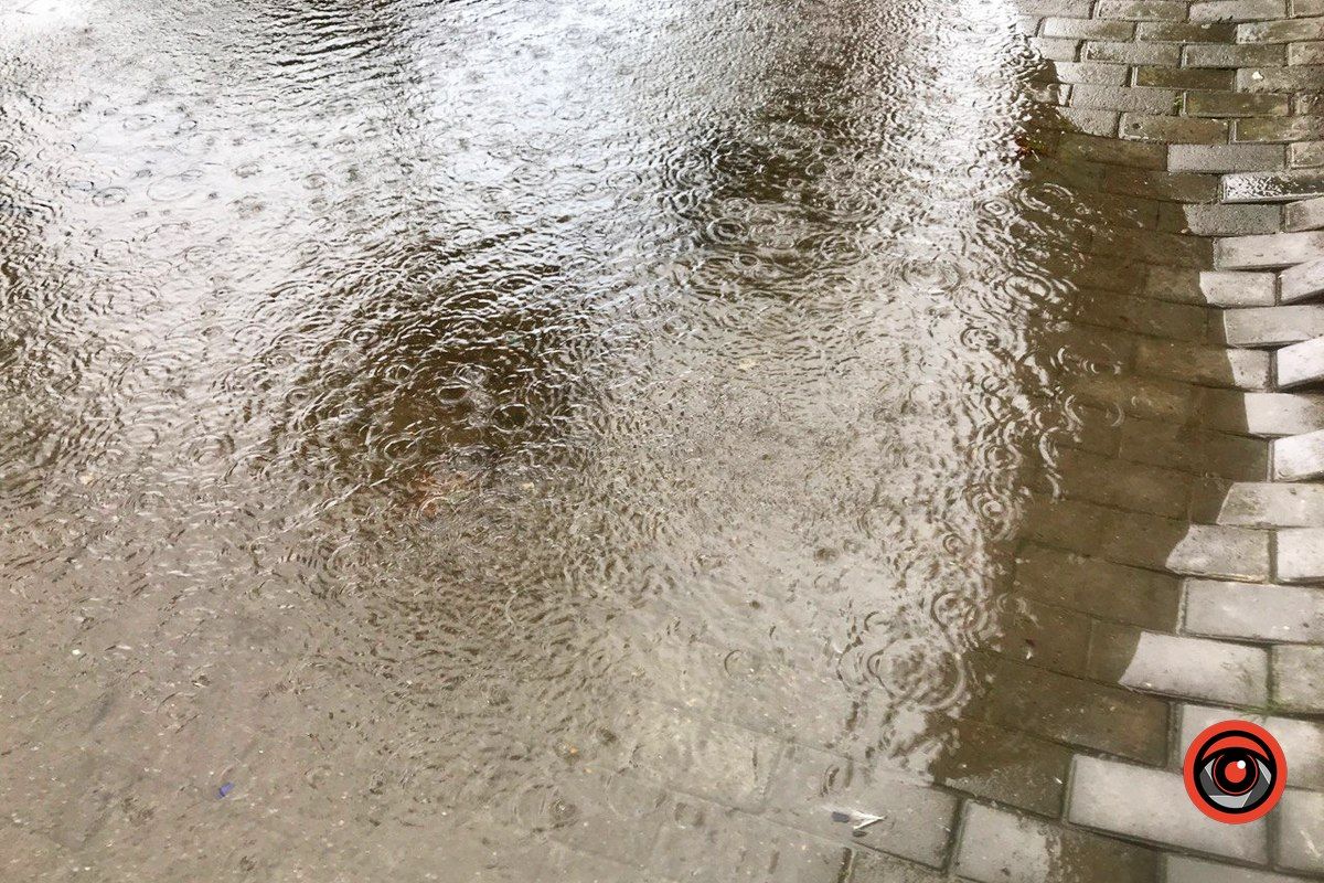 У Коломиї на площі Відродження реставрують тротуар 5