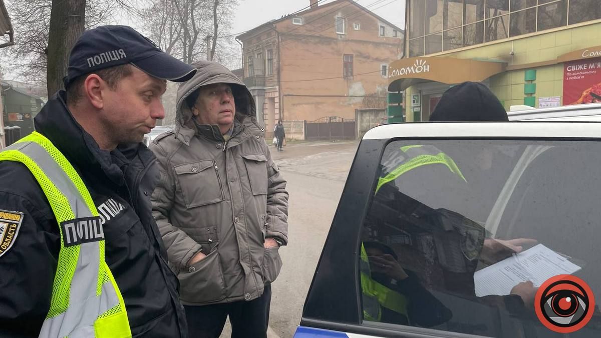 У середмісті Коломиї зрізали 5 дерев, міська рада зупинила роботи 2