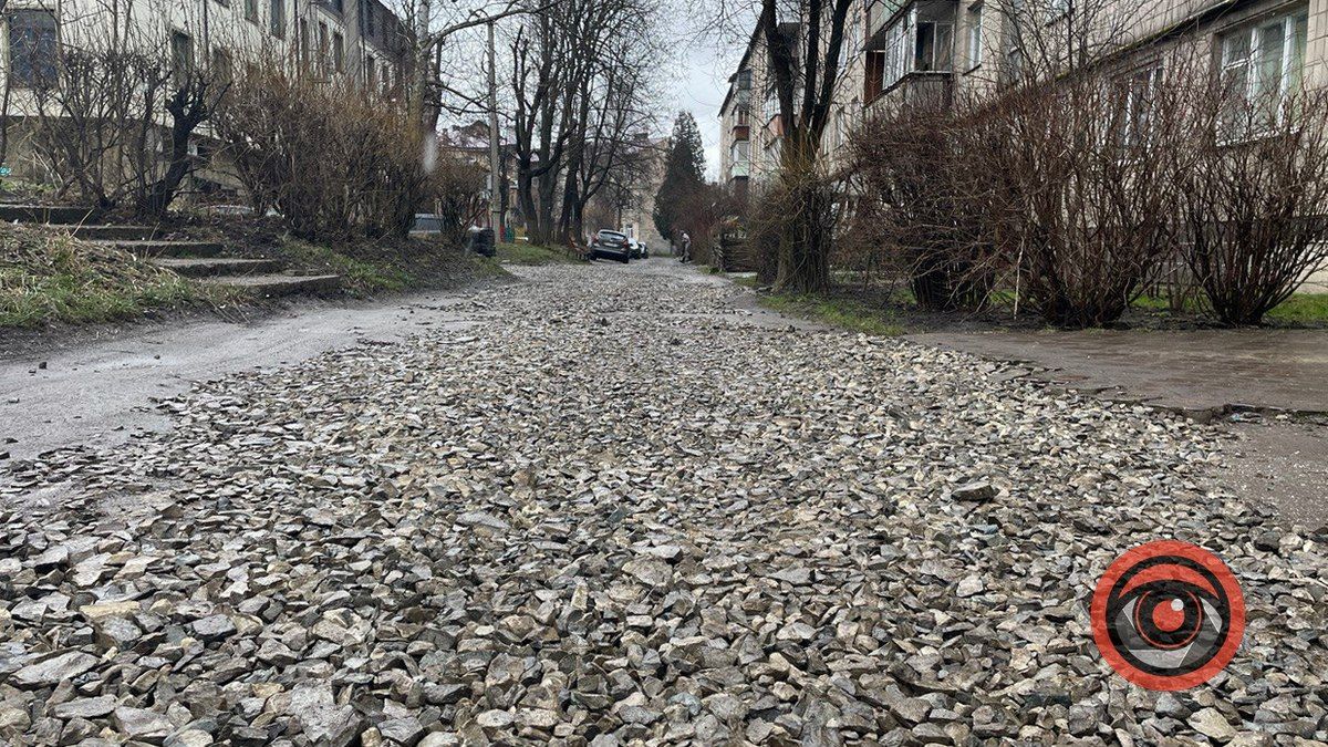 Проїзд до будинку на Січових Стрільців, 12 защебенили 2