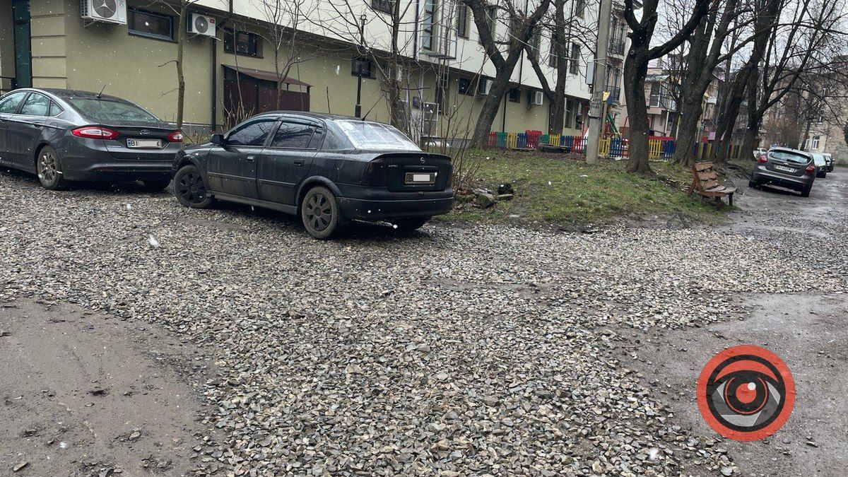 Проїзд до будинку на Січових Стрільців, 12 защебенили 4