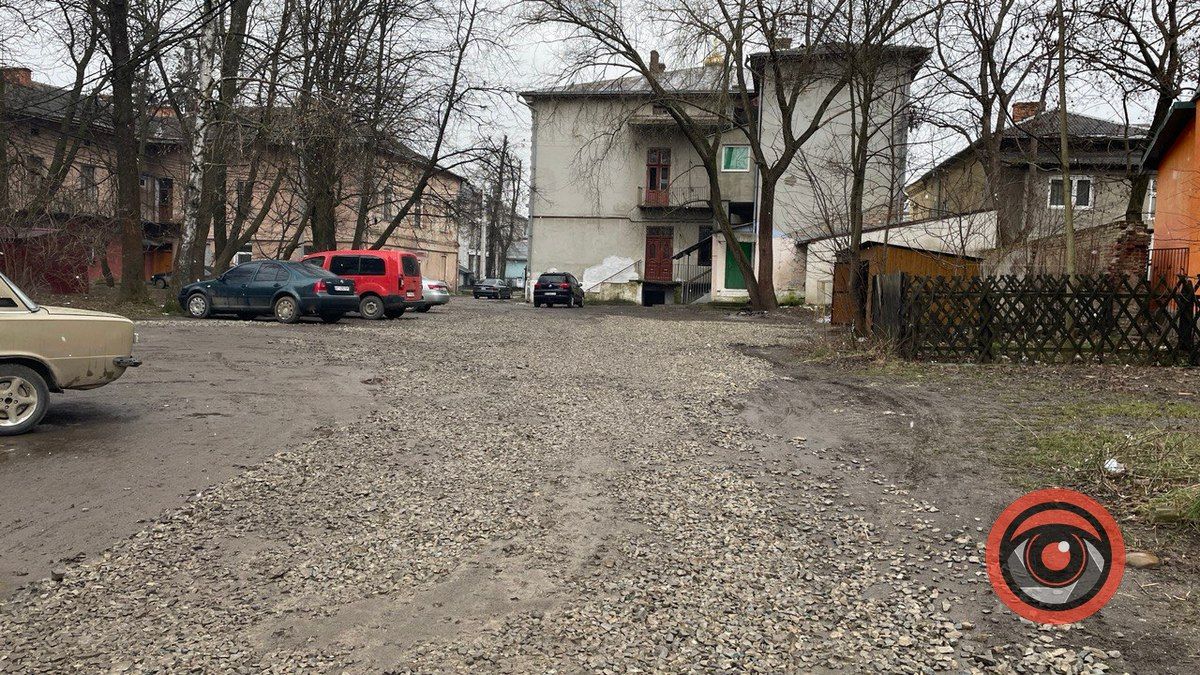 Проїзд до будинку на Січових Стрільців, 12 защебенили 3