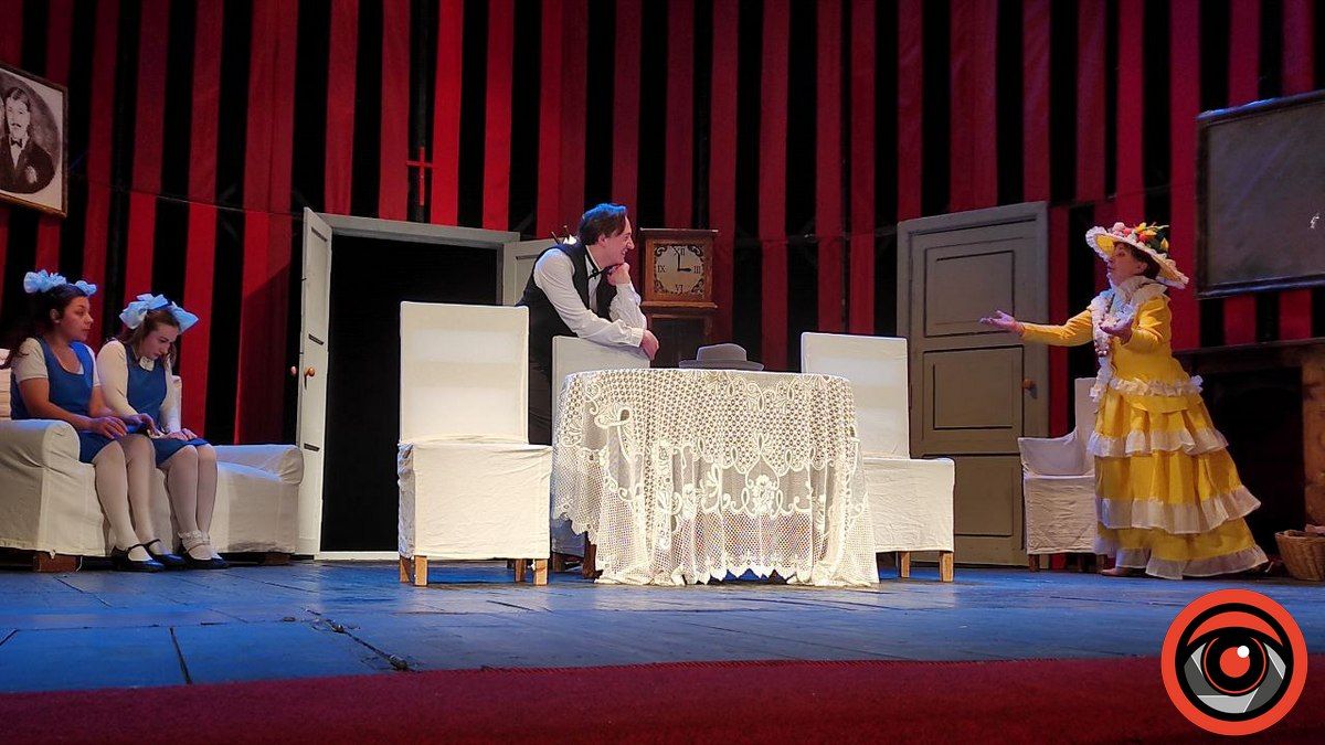 Репутація як запорука щастя: відгук на виставу Коломийського драмтеатру "Мораль пані Дульської" 3