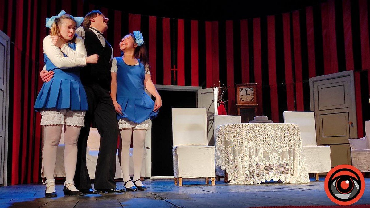 Репутація як запорука щастя: відгук на виставу Коломийського драмтеатру "Мораль пані Дульської" 2