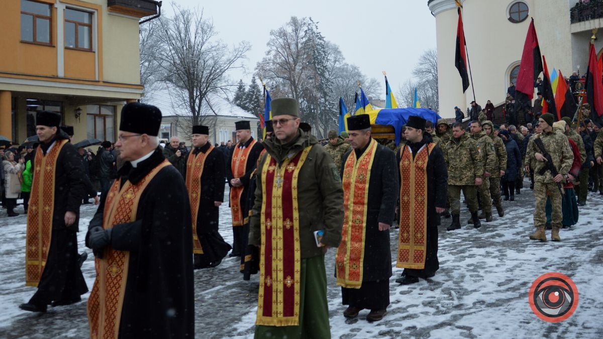 У Коломиї гідно провели в останню дорогу сотенного УПА Мирослава Симчича | Фоторепортаж 15