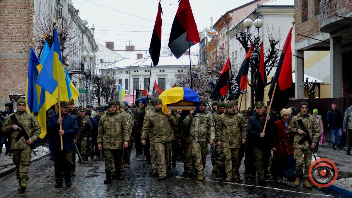 У Коломиї гідно провели в останню дорогу сотенного УПА Мирослава Симчича | Фоторепортаж
