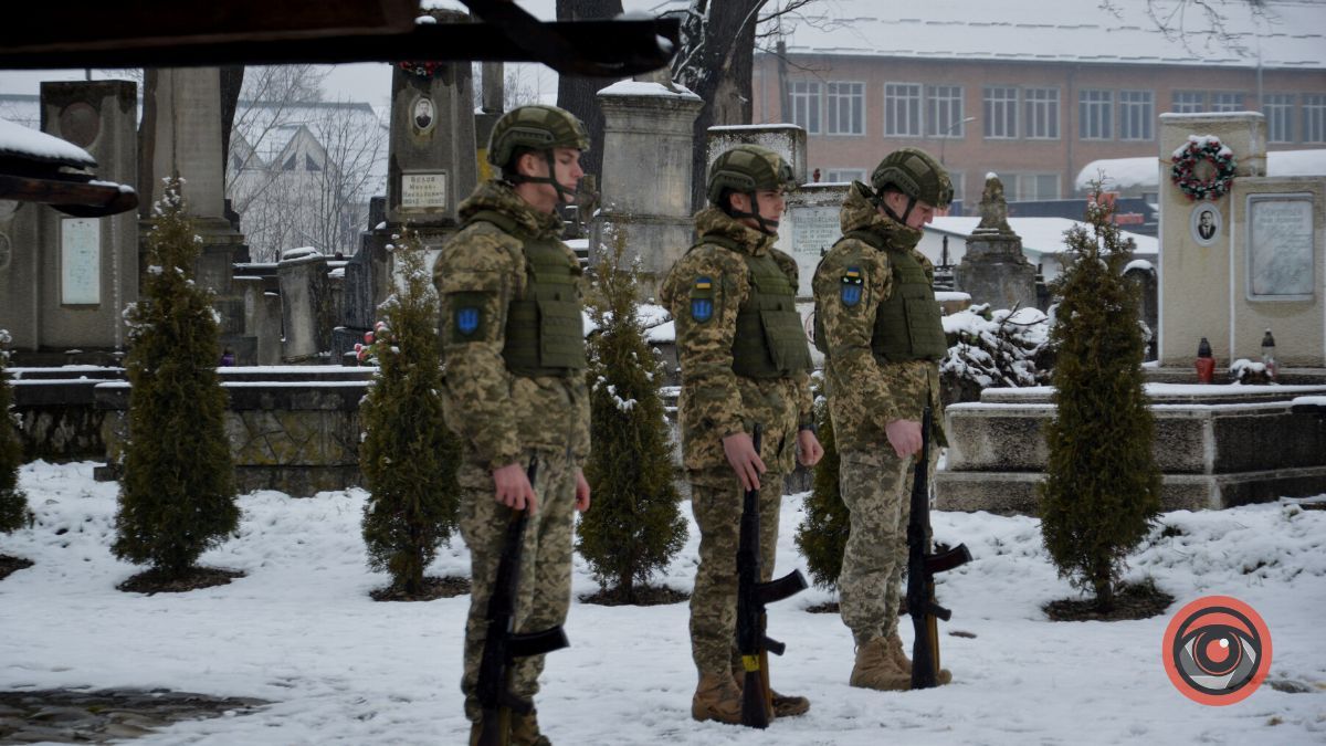 У Коломиї гідно провели в останню дорогу сотенного УПА Мирослава Симчича | Фоторепортаж 25