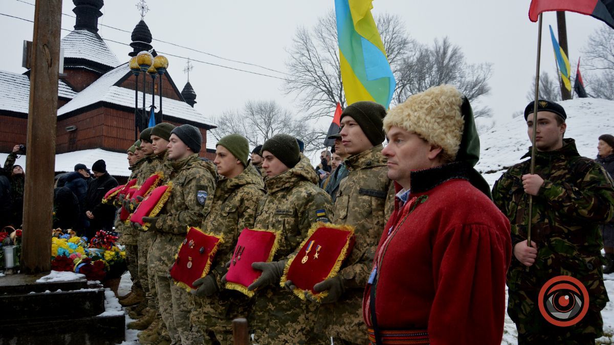 У Коломиї гідно провели в останню дорогу сотенного УПА Мирослава Симчича | Фоторепортаж 30