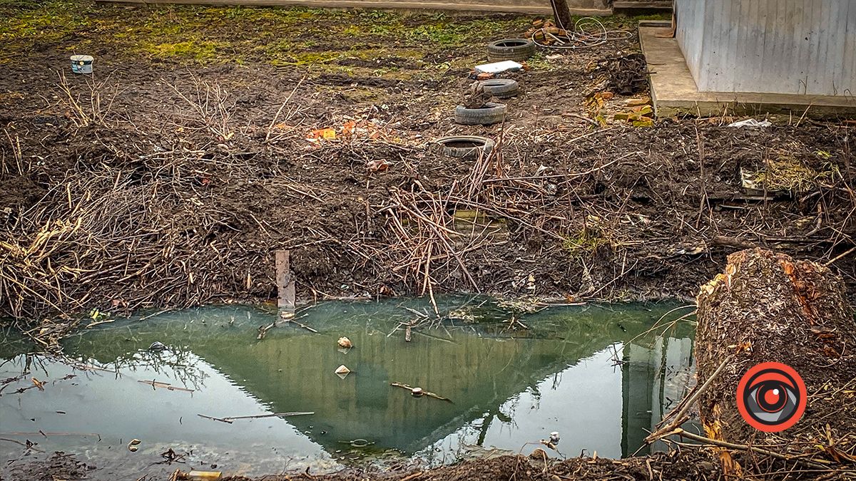 Імпровізована каналізація: на що перетворили річку Млинівку в центрі Коломиї 8