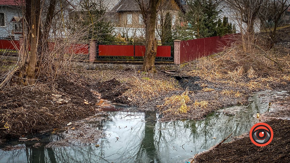 Імпровізована каналізація: на що перетворили річку Млинівку в центрі Коломиї 6
