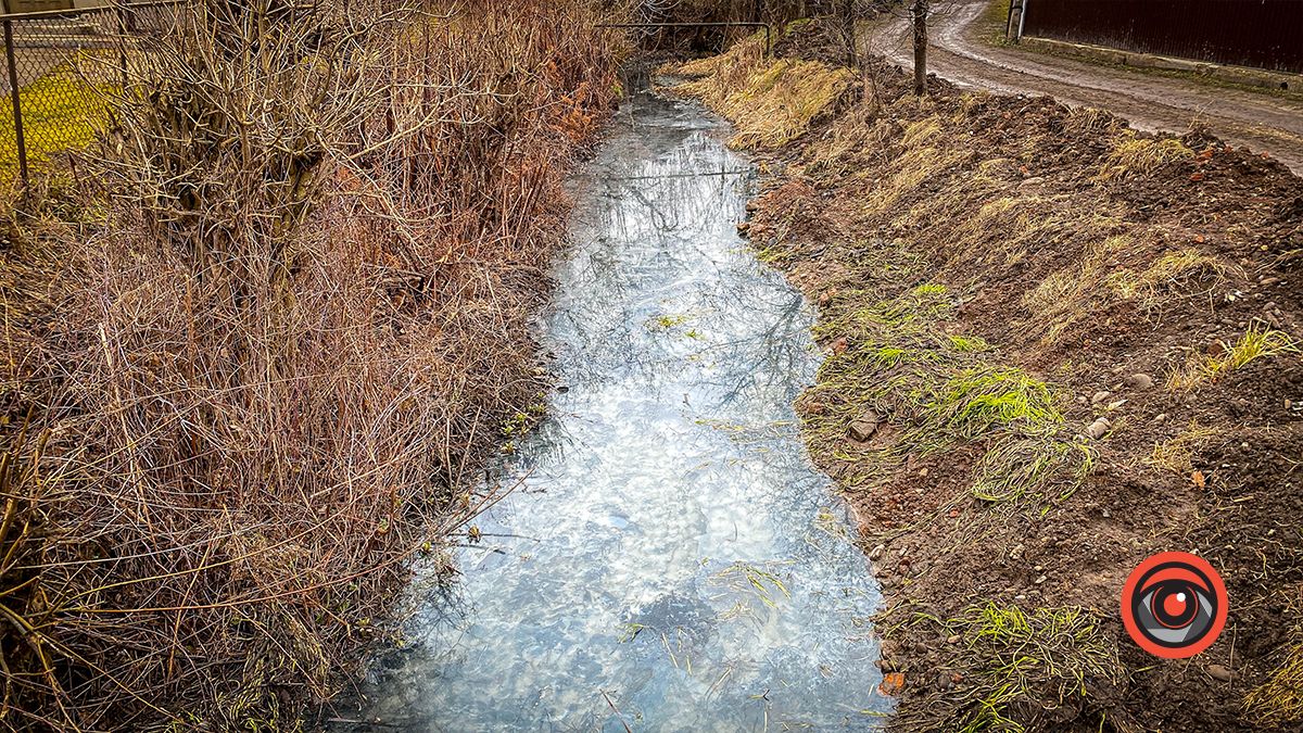 Імпровізована каналізація: на що перетворили річку Млинівку в центрі Коломиї 1