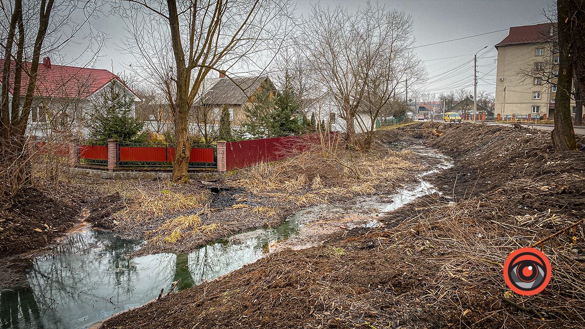 Імпровізована каналізація: на що перетворили річку Млинівку в центрі Коломиї 5
