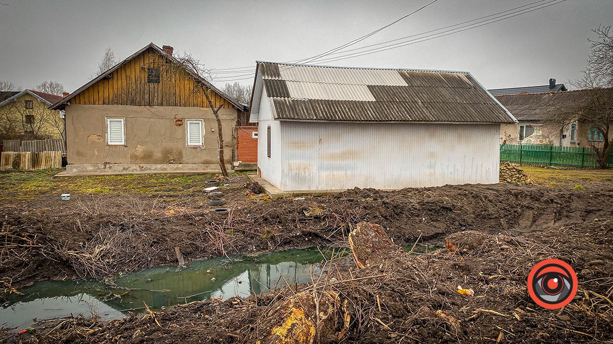 Імпровізована каналізація: на що перетворили річку Млинівку в центрі Коломиї 7