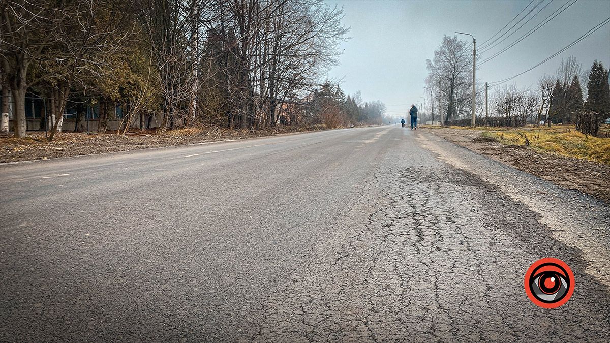 Асфальт на вул. Шарлая у Коломиї почав руйнуватися за 2 тижні після ремонту 8