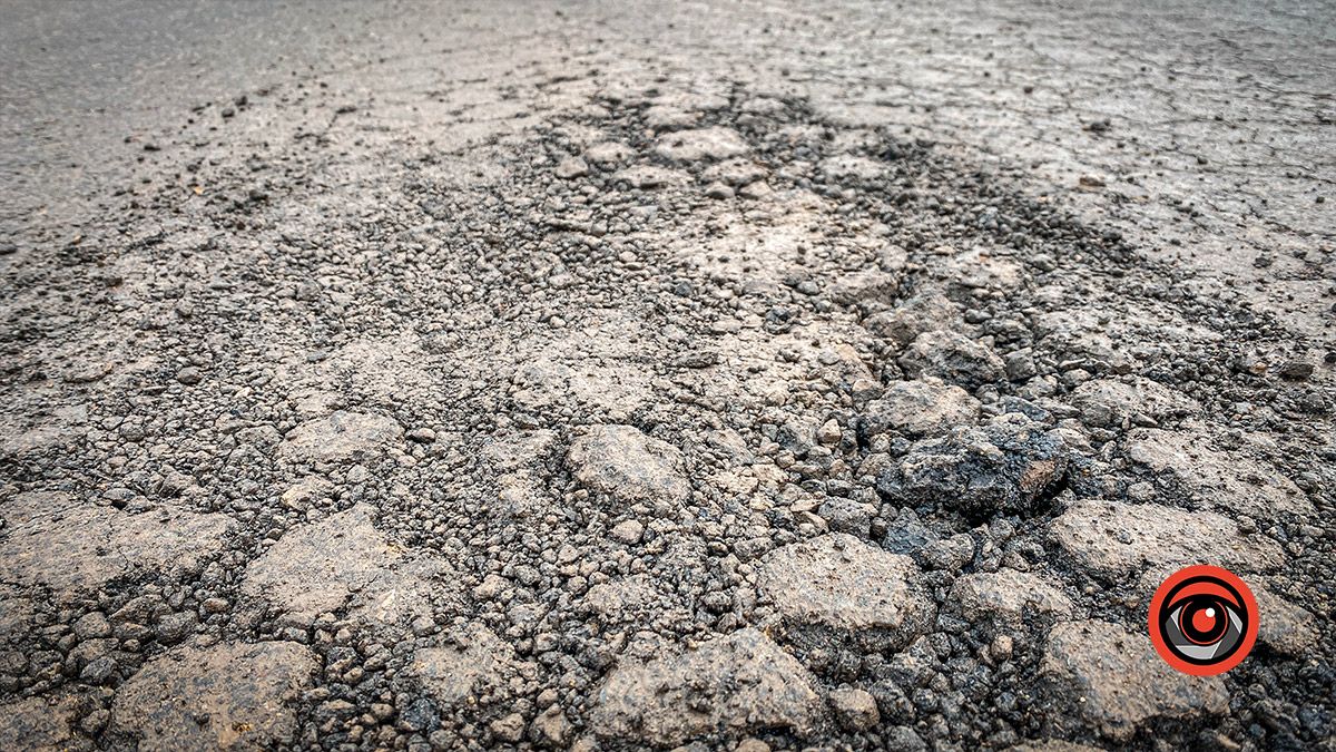 Асфальт на вул. Шарлая у Коломиї почав руйнуватися за 2 тижні після ремонту 5