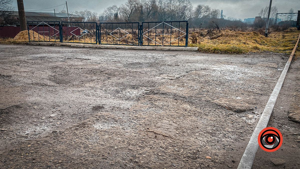 Переїзд у Коломиї перетворився на перелаз: фотофакт 3