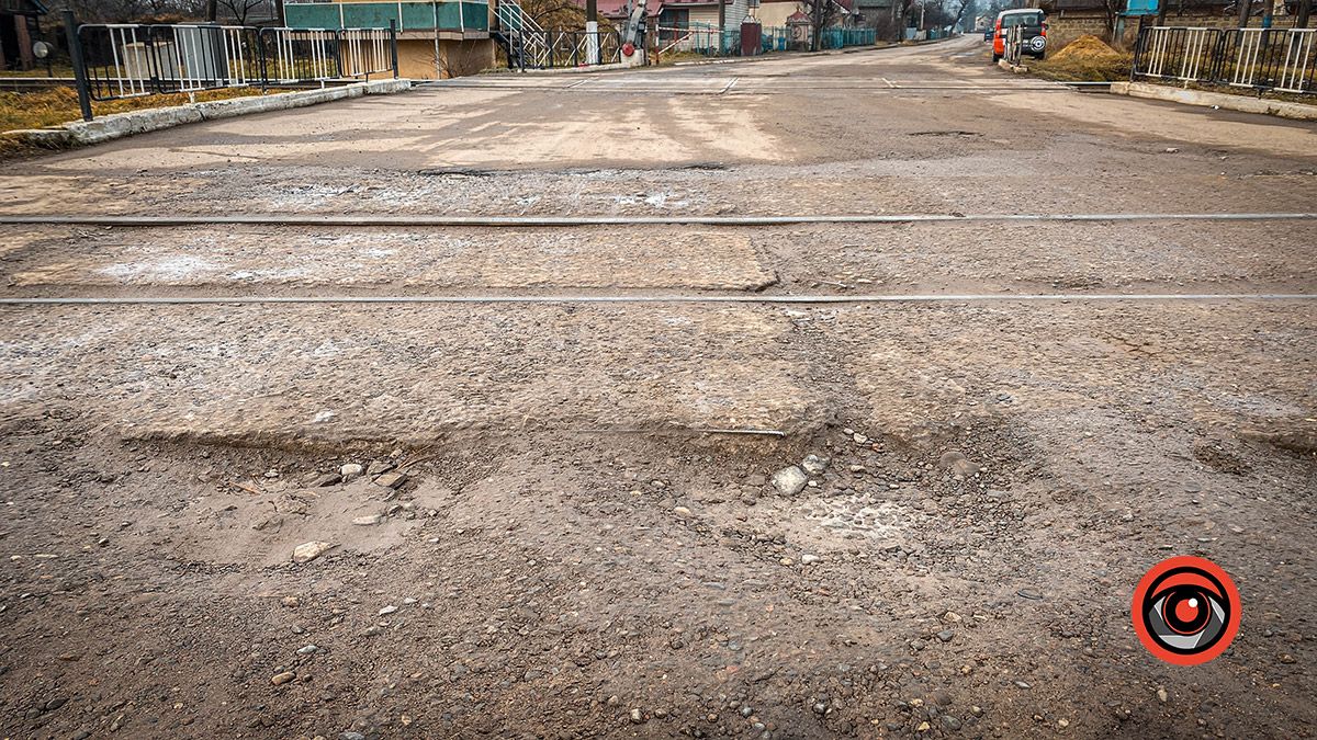 Переїзд у Коломиї перетворився на перелаз: фотофакт 1