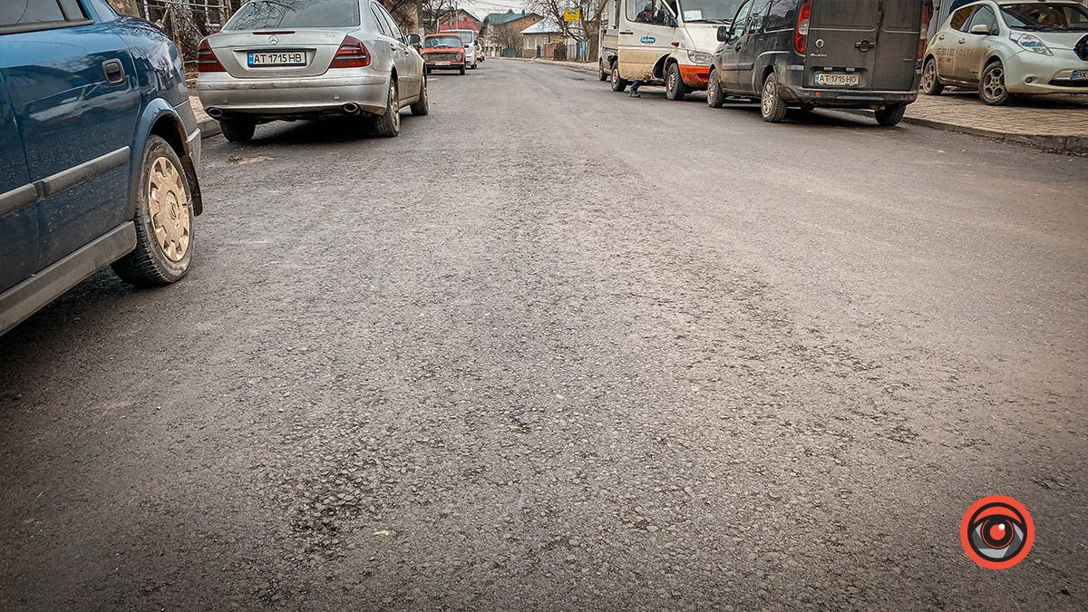 Та й по асфальту: дороги на вул. Сліпого і Русина посипались 10