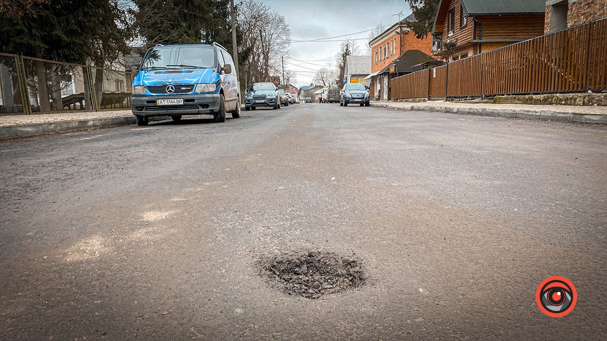 Та й по асфальту: дороги на вул. Сліпого і Русина посипались 4