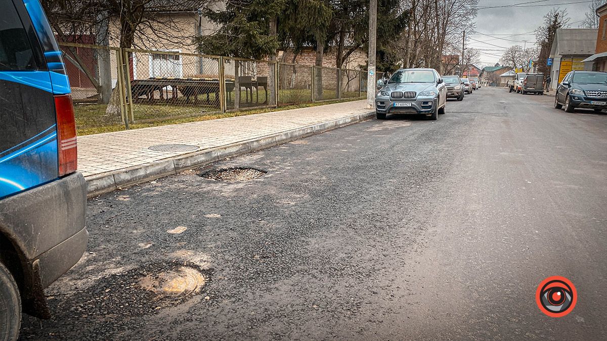Та й по асфальту: дороги на вул. Сліпого і Русина посипались 5