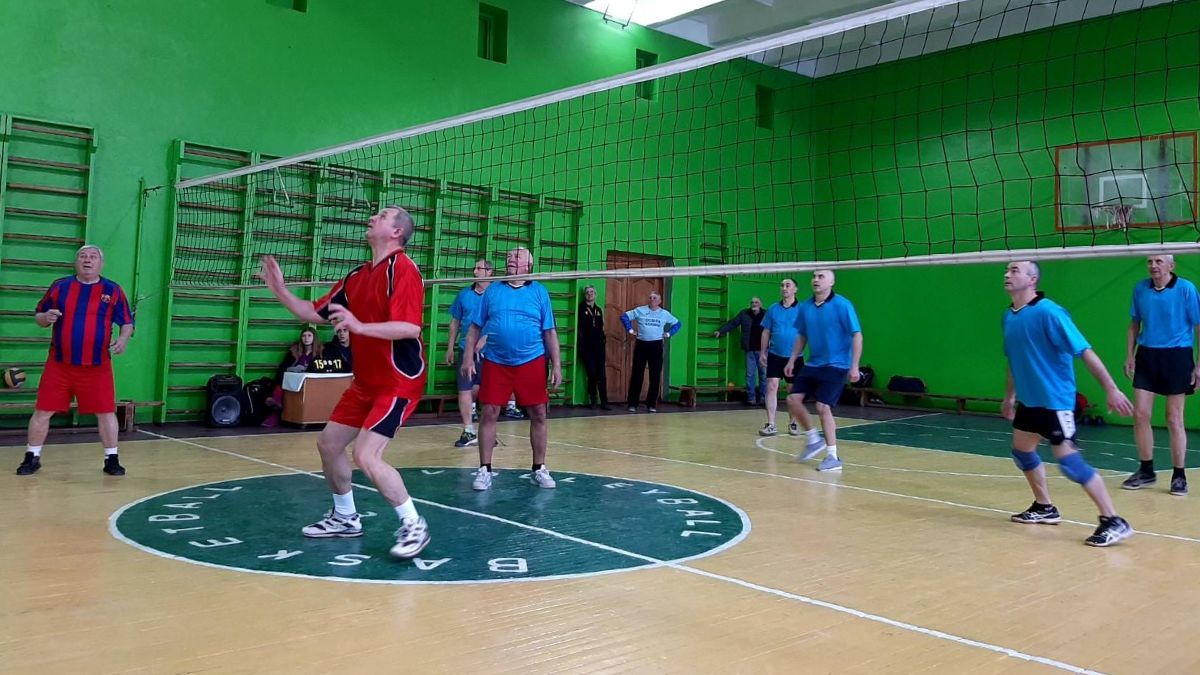Як пройшов турнір з волейболу серед ветеранів у Коломиї? 1