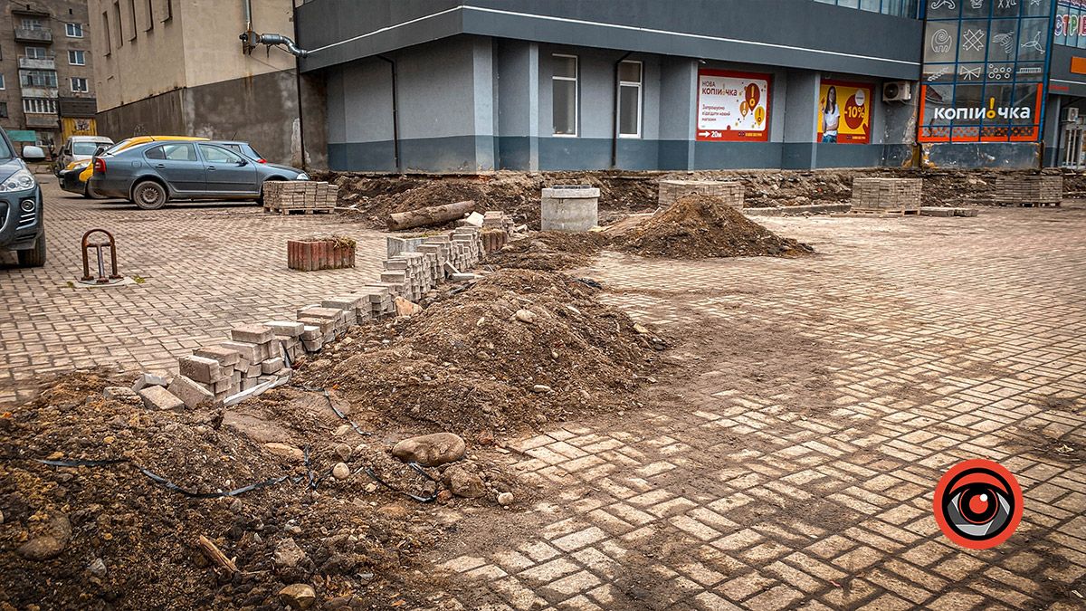 Вічевий майдан в Коломиї досі ремонтують 9