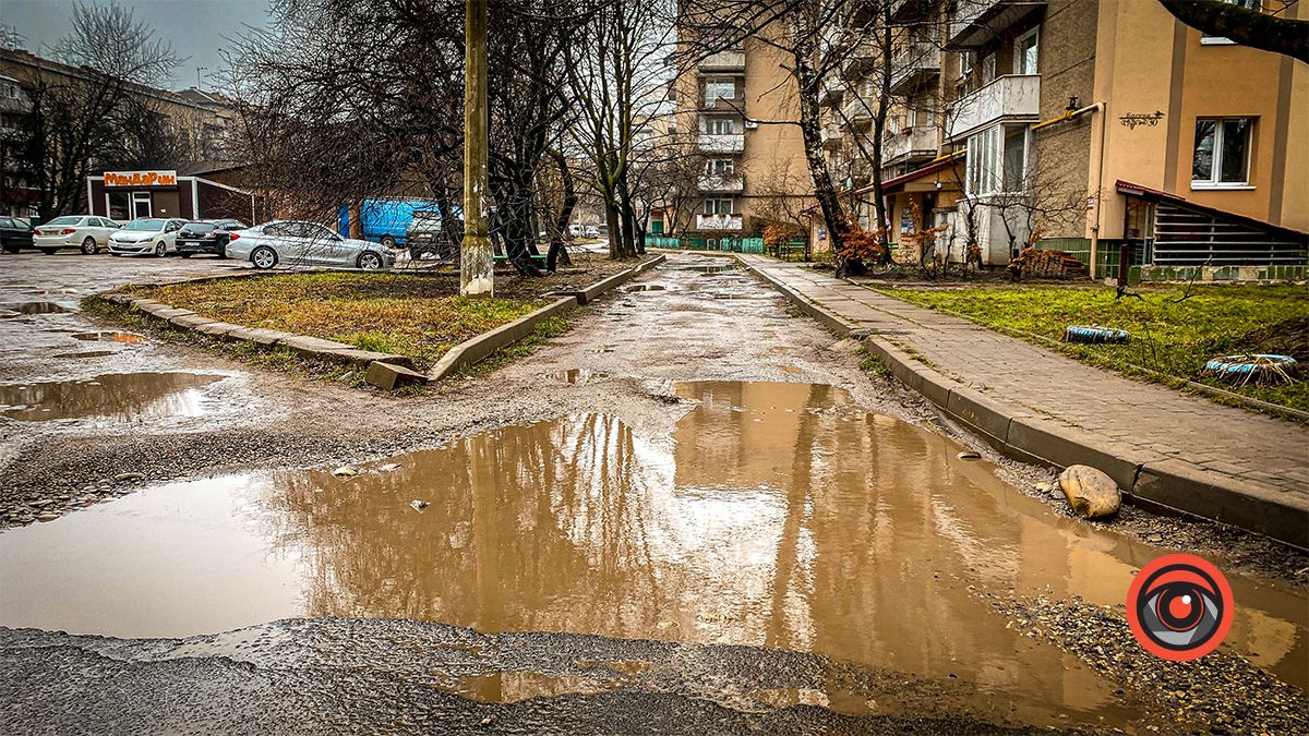 Проїзд до багатоповерхівок на Богуна нагадує місячну поверхню 6