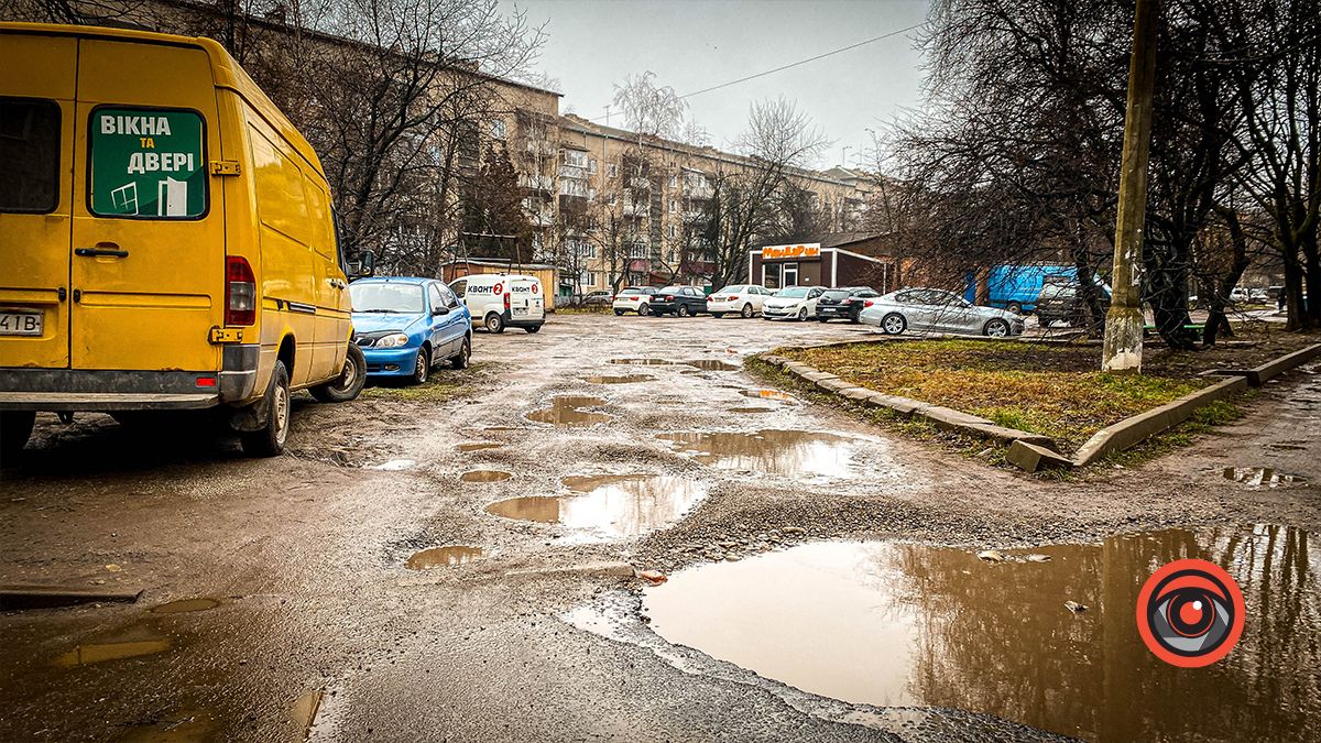 Проїзд до багатоповерхівок на Богуна нагадує місячну поверхню 3
